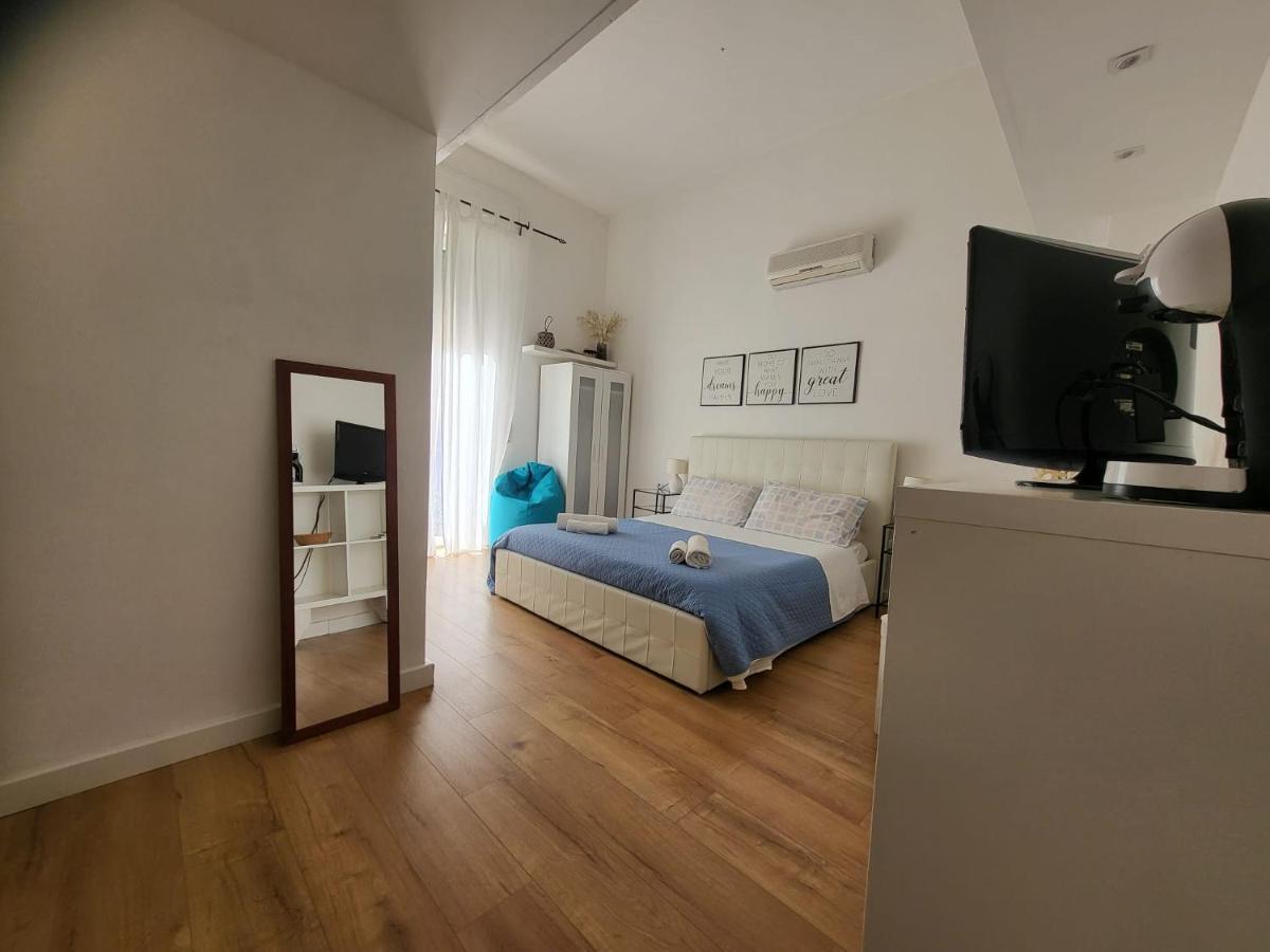 Bed and Breakfast Living Кальярі Екстер'єр фото