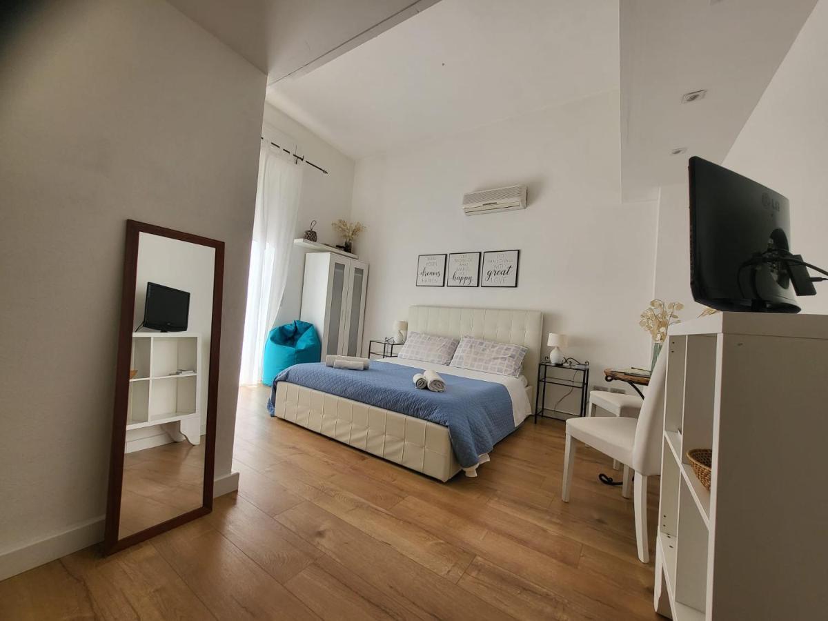 Bed and Breakfast Living Кальярі Екстер'єр фото